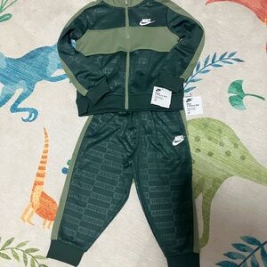 Nike Dark Green 2-Piece Set